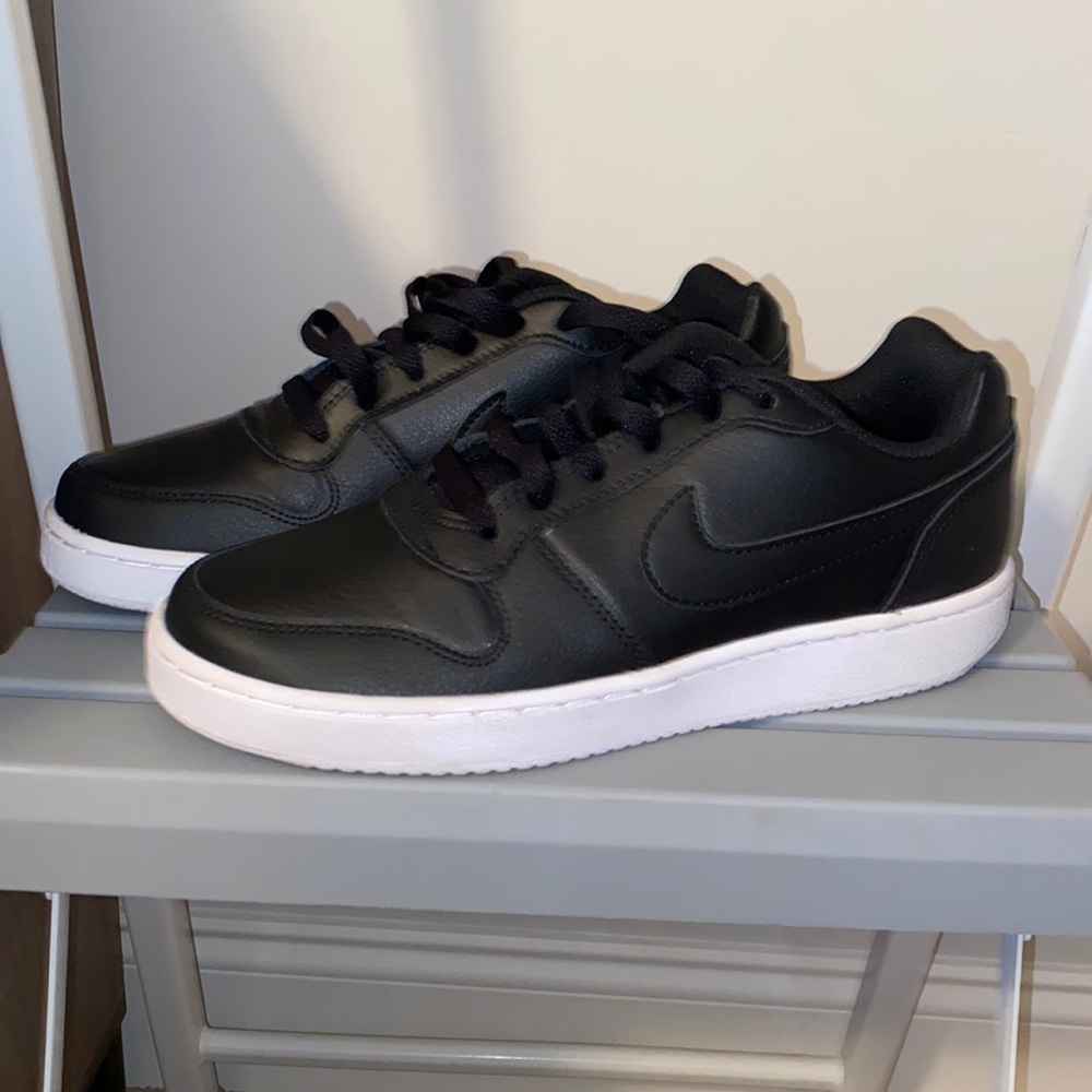 Black womens nike shoes
